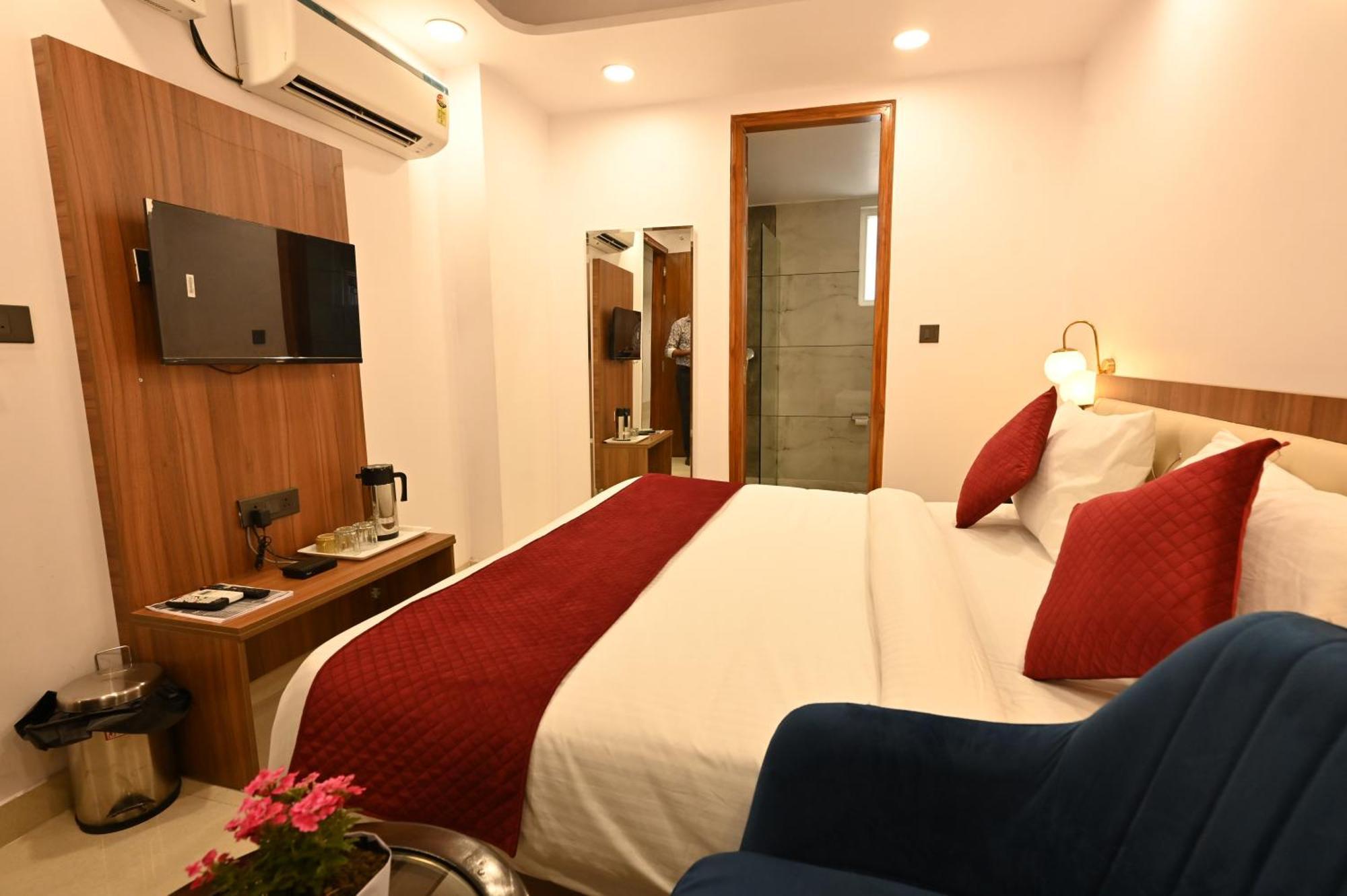 Hotel Down Town Paschim Vihar Delhi  Exterior photo